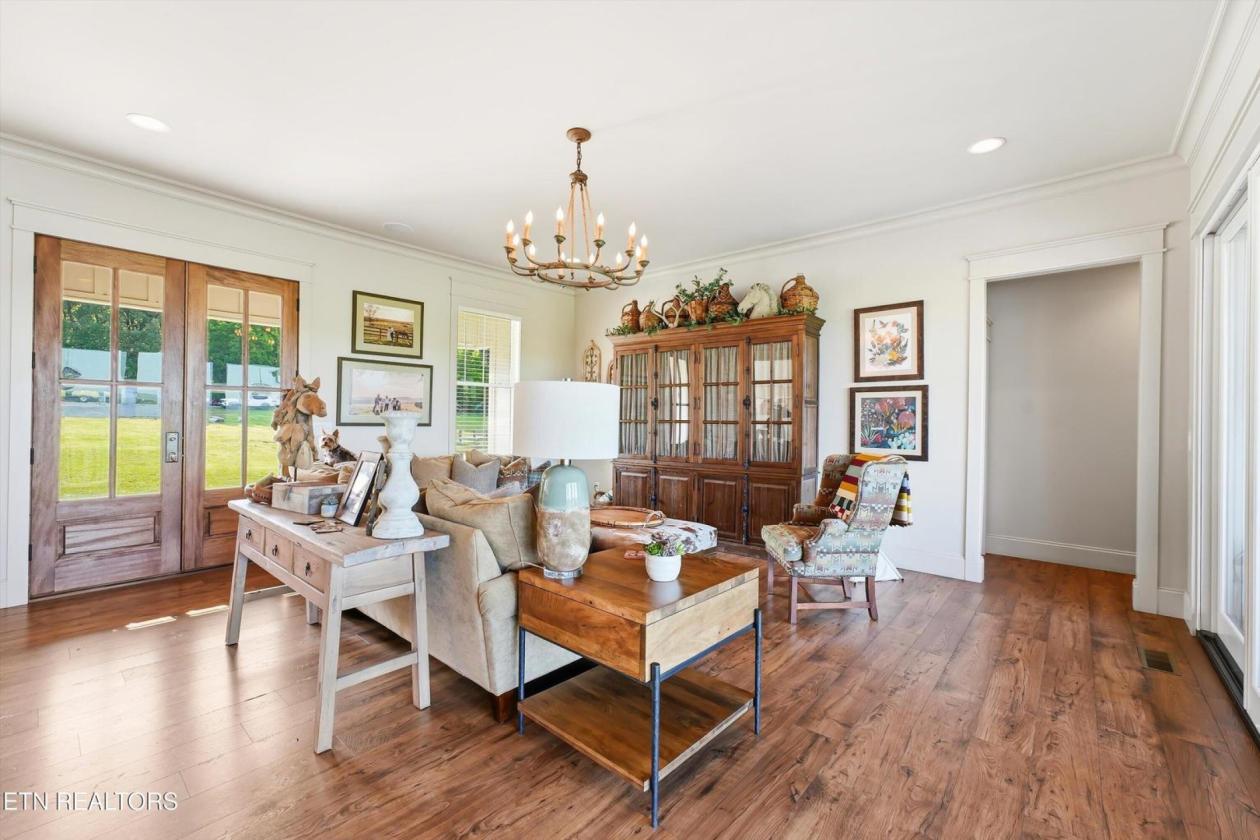 Exceptional horse ranch on 52 acres - photo 4