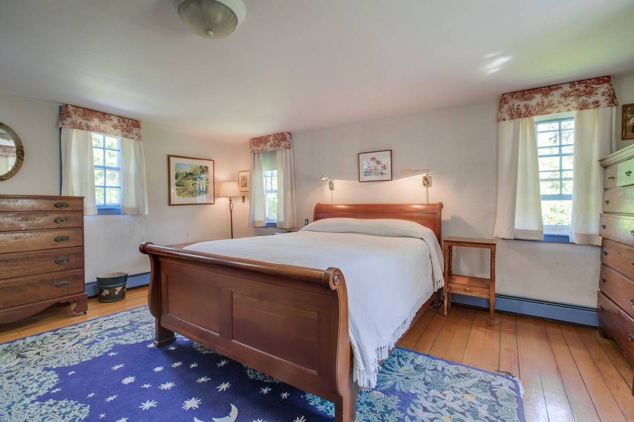 New England horse farm , barn and 20+ acres Princeton, Worcester