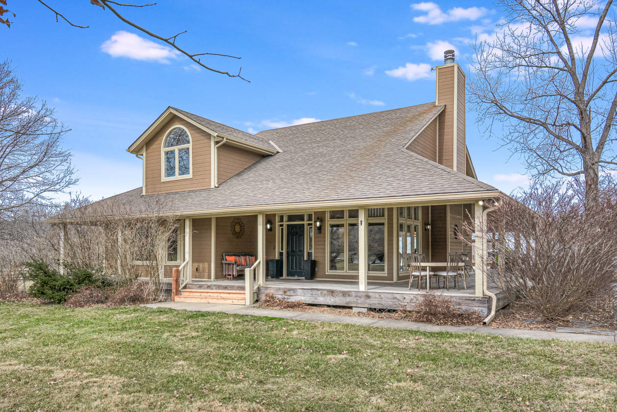 THE ULTIMATE HORSE PROPERTY Lone Jack, Jackson County, Missouri