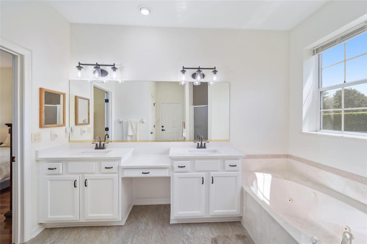 Dual-Residence Estate on 8+ Acres - photo 17