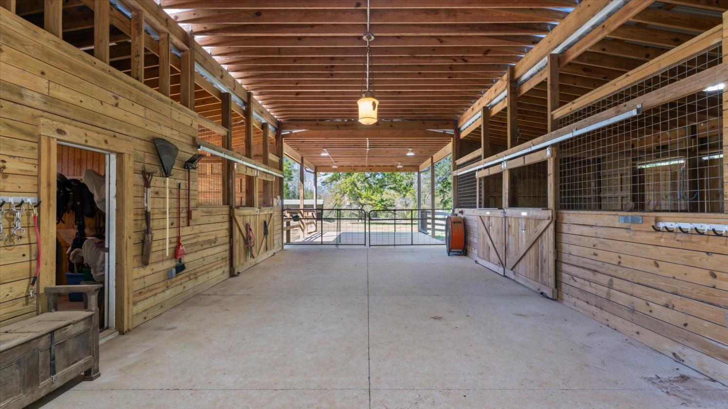34 Acre Horse Estate with newly renovated home - photo 4