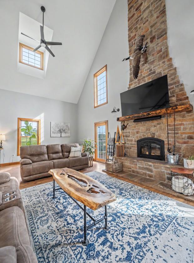 Luxury Estate with great views and privacy - photo 16