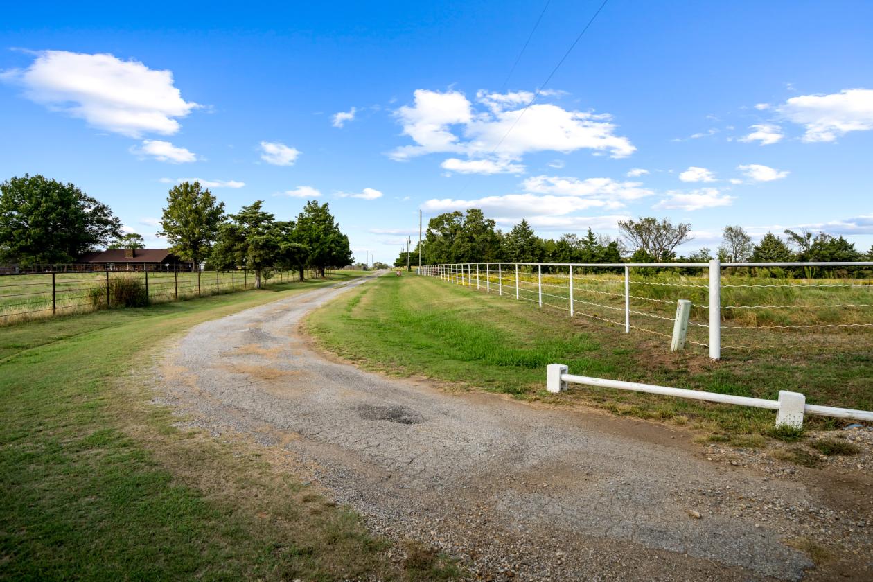 Horse Property on 10 Acres - photo 3
