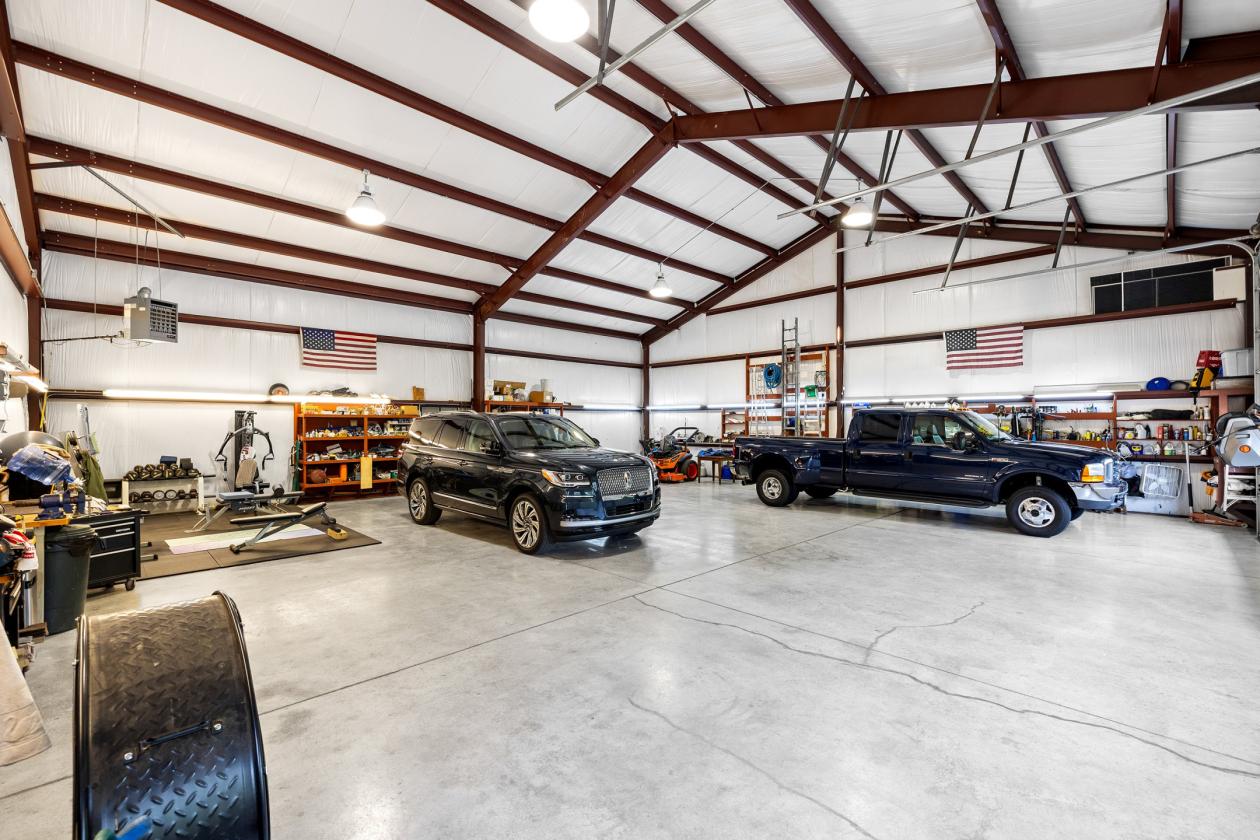 Gated 31.5-Acre Luxury Equestrian Estate With Pond - photo 29