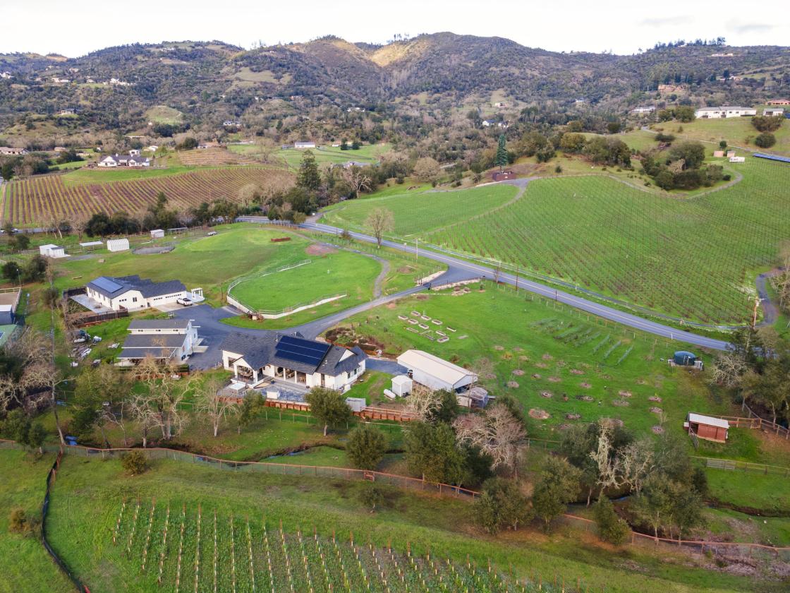 Wine Country Compound with Equestrian Facilities - photo 2
