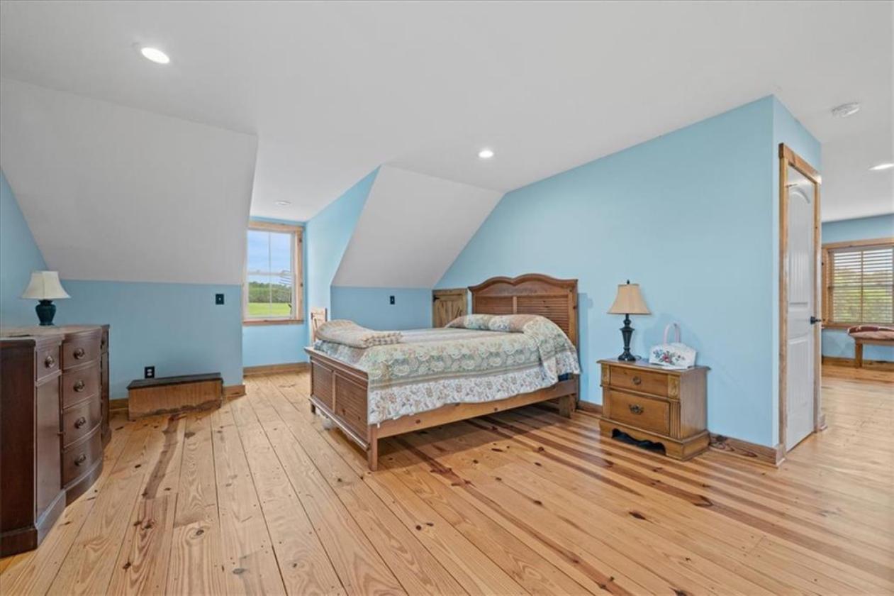 Farmhouse with Southern Hospitality & Open Pastures - photo 21