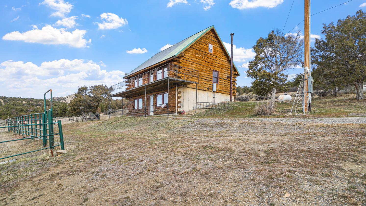 Rustic Log Cabin with Panoramic Views - photo 24