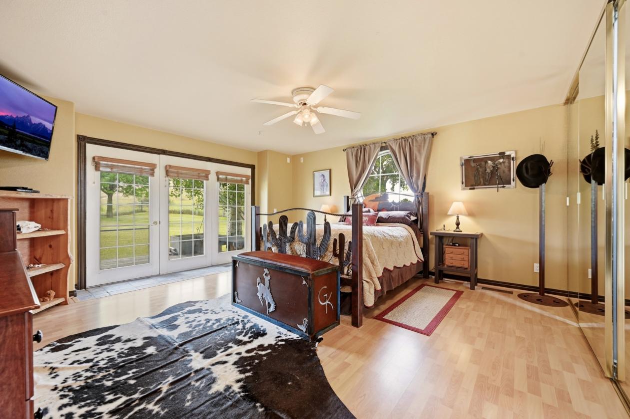 Beautiful horse property with barn & outdoor arena - photo 25