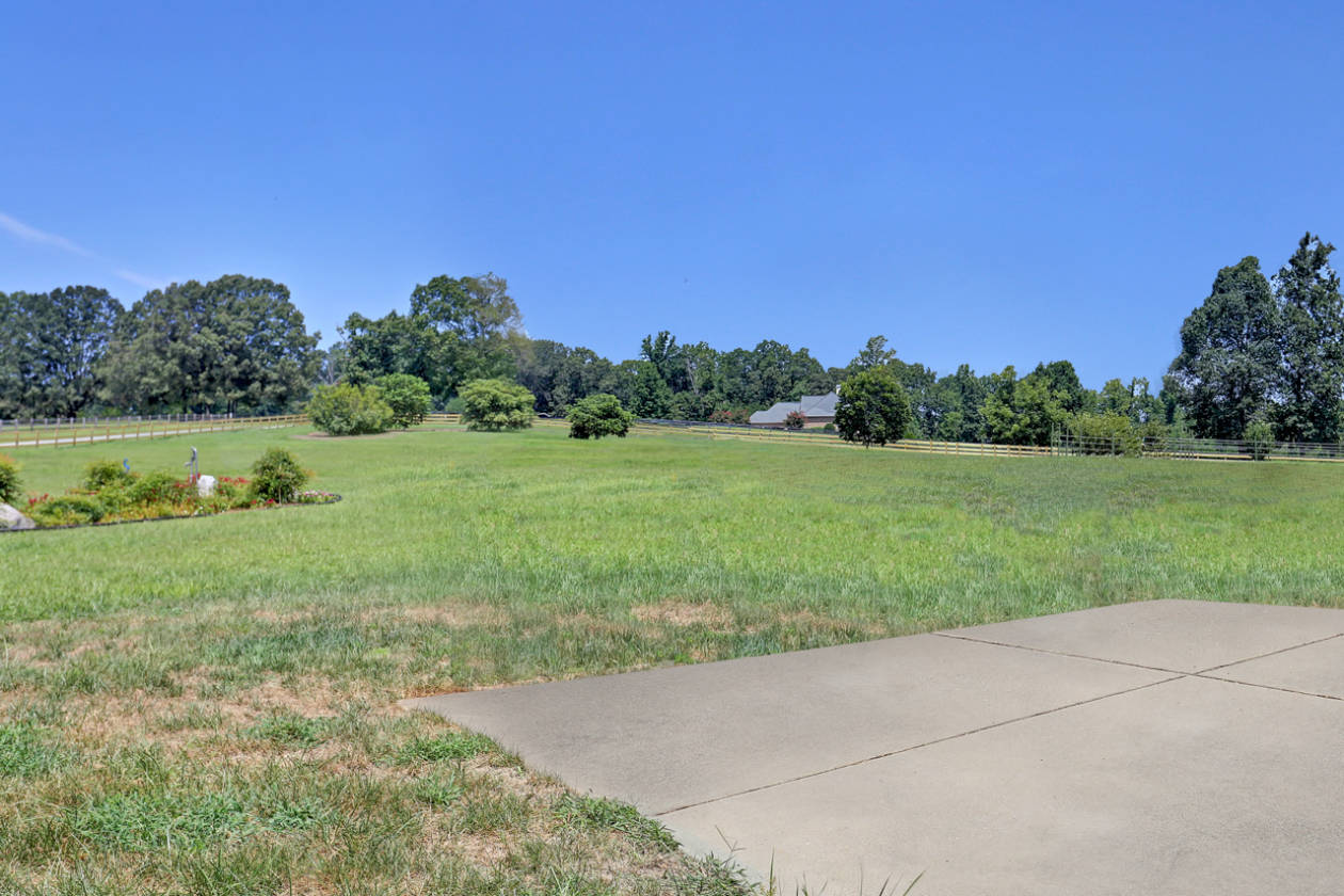 BEAUTIFUL 25 ACRES with 3400 SF CUSTOM HOME + GUEST... Campobello