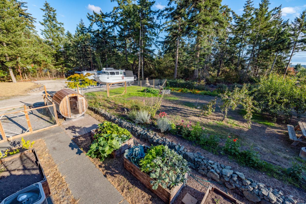 Beautifully Updated Acreage Estate - photo 28