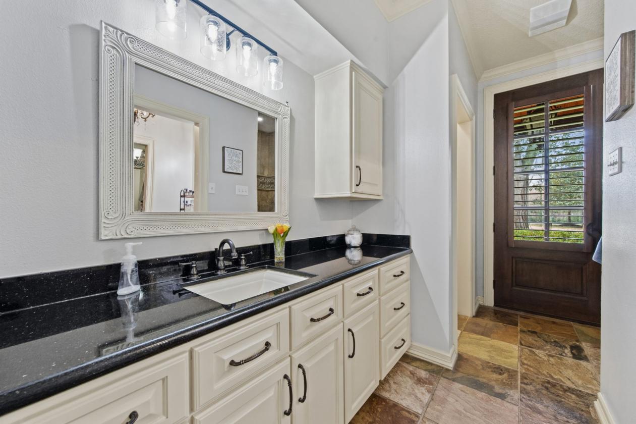 Extraordinary Luxury Equestrian Retreat on 7.1 AC - photo 11