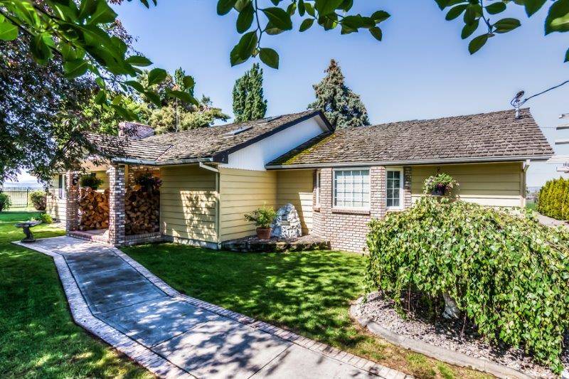 Beautiful horse farm with remodeled home Prineville, Crook County