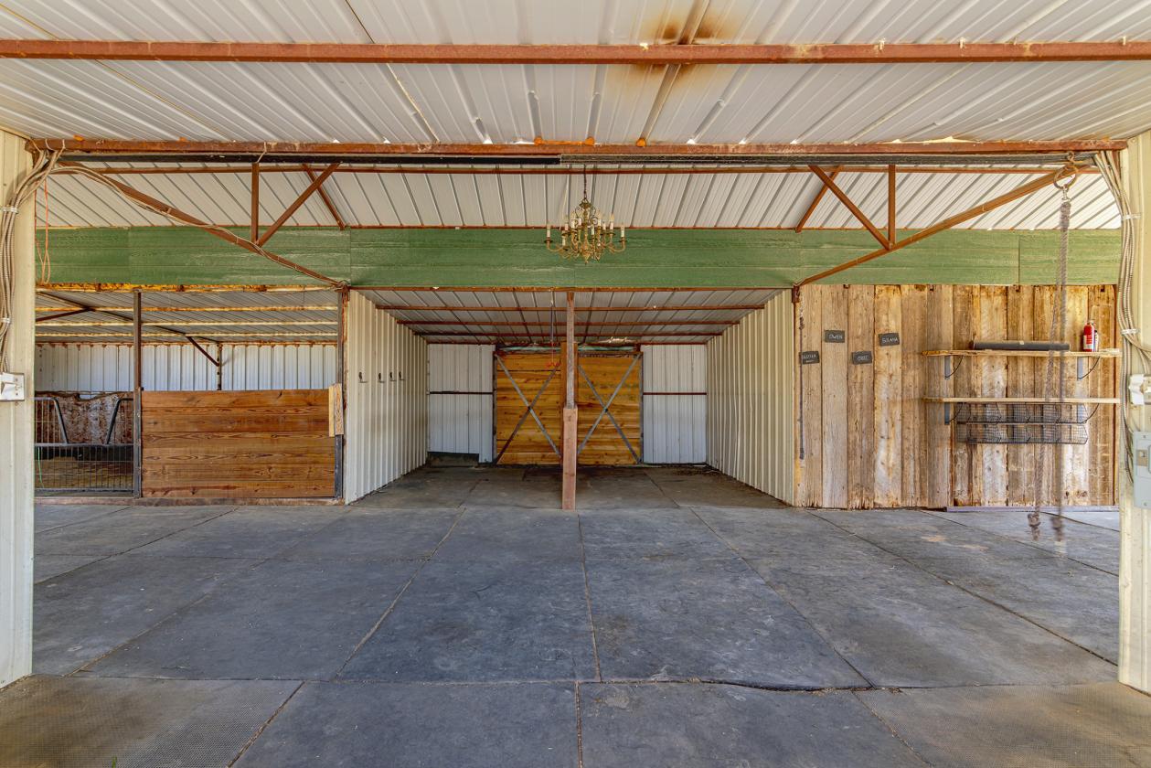 Well-situated Equine property with Frontrange view - photo 11