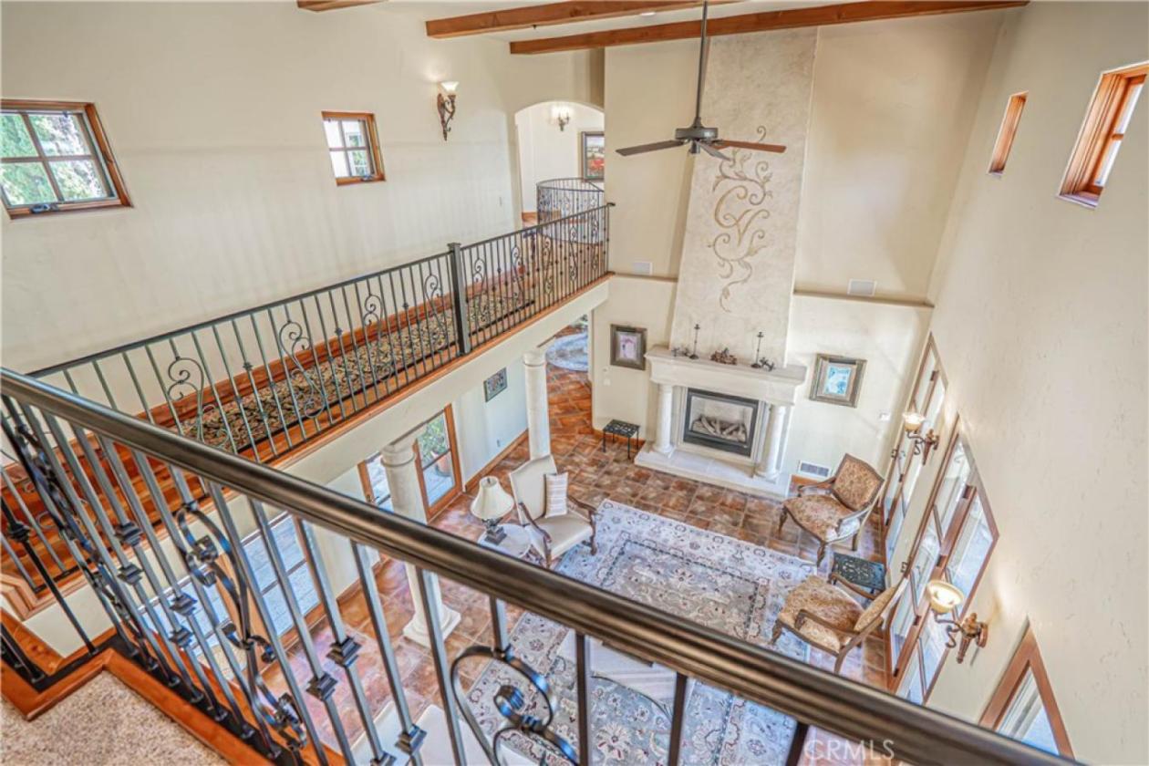 Captivating Tuscan-Inspired Estate - photo 20