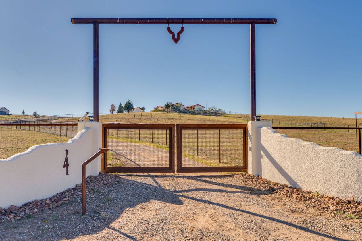 Horse Property for sale.