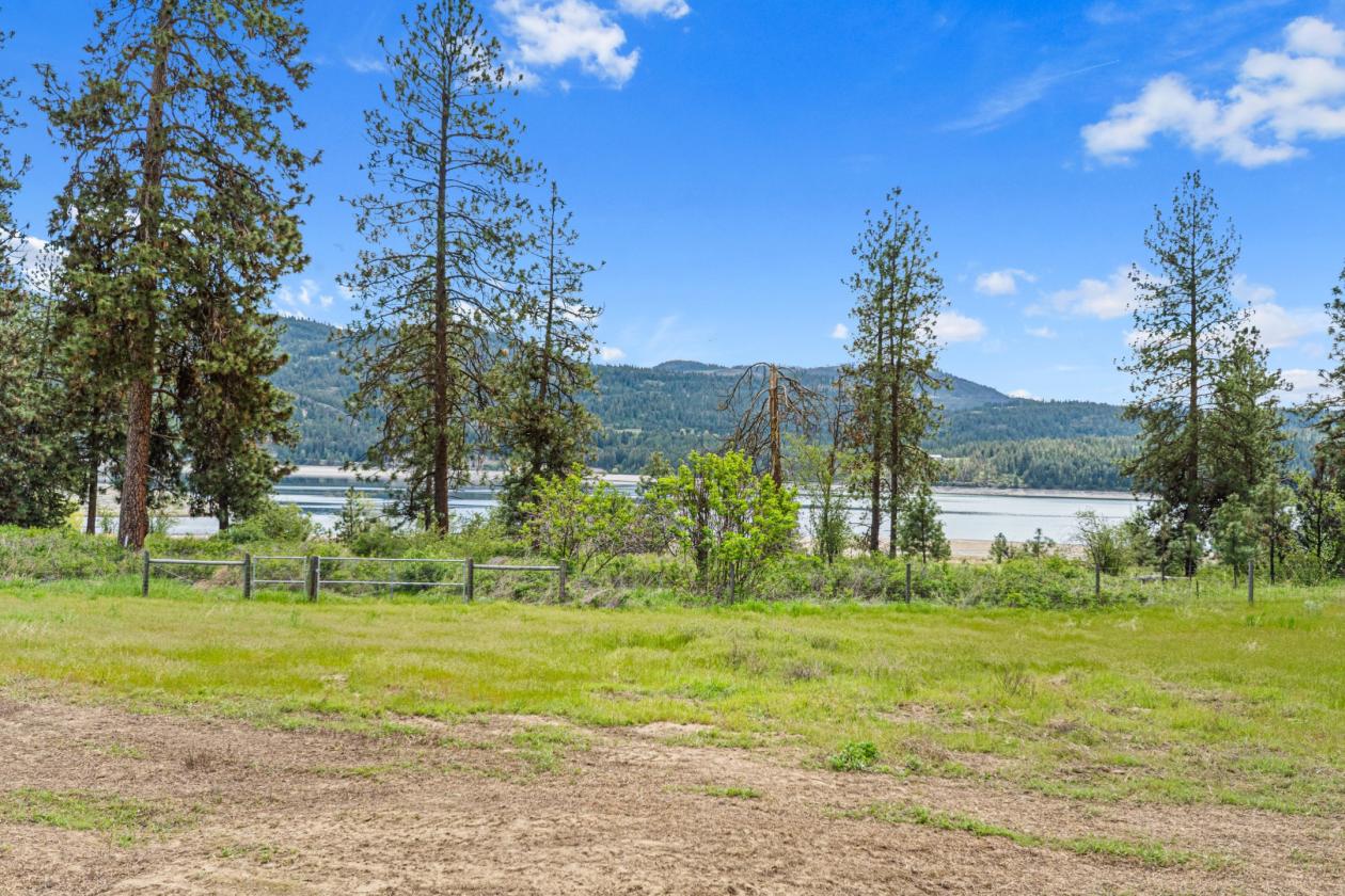 5.59 acres w/pasture on Lake Roosevelt - photo 15