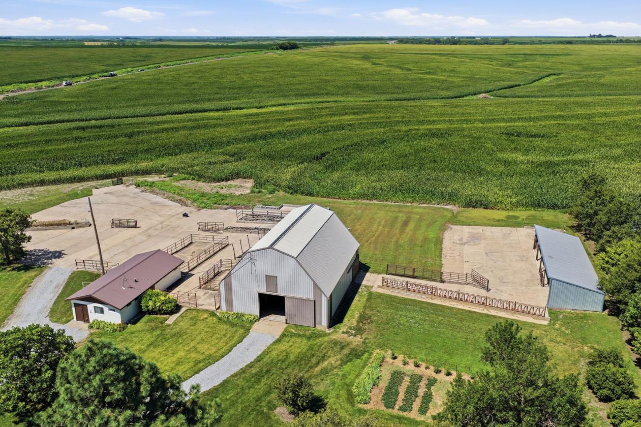Meticulously Well Maintained Acreage! - photo 30