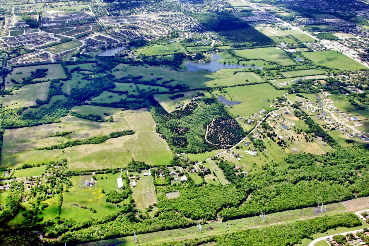 78+ Acres with Trees, 4 Homes,Town of Sunnyvale, Texas close