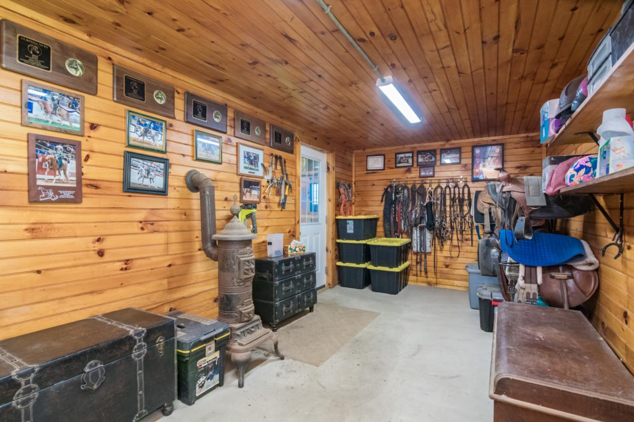 Private Equestrian Oasis with Indoor Arena - photo 8