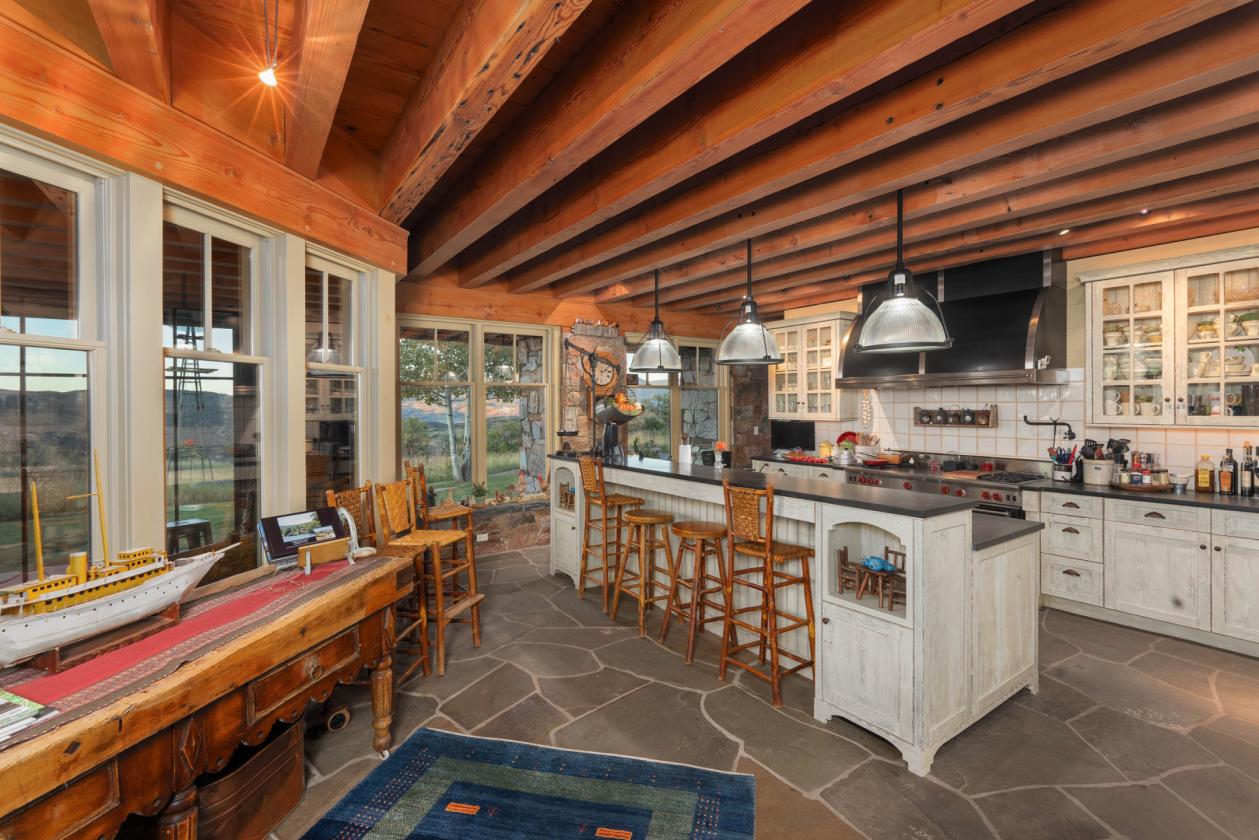 Quintessential Mountain Retreat - photo 11