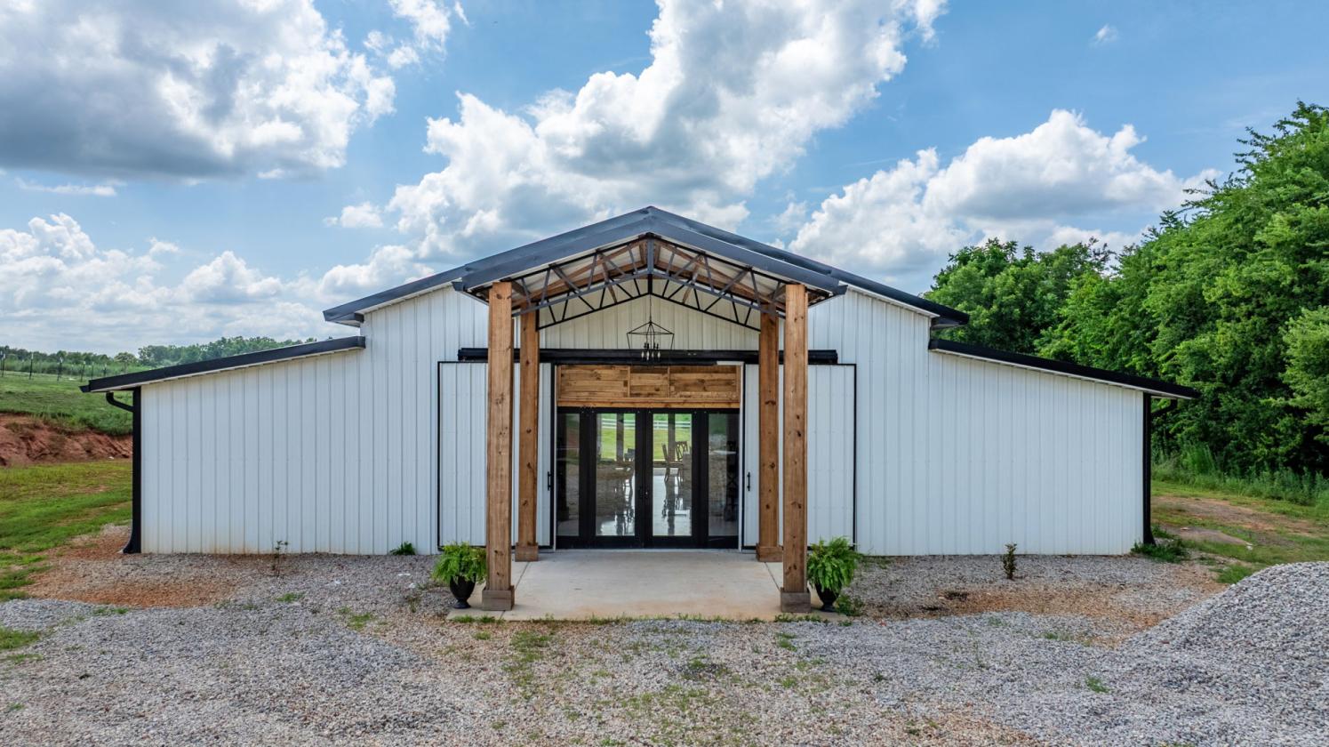 Modern Farmhouse on 18.9 acres with new venue - photo 27