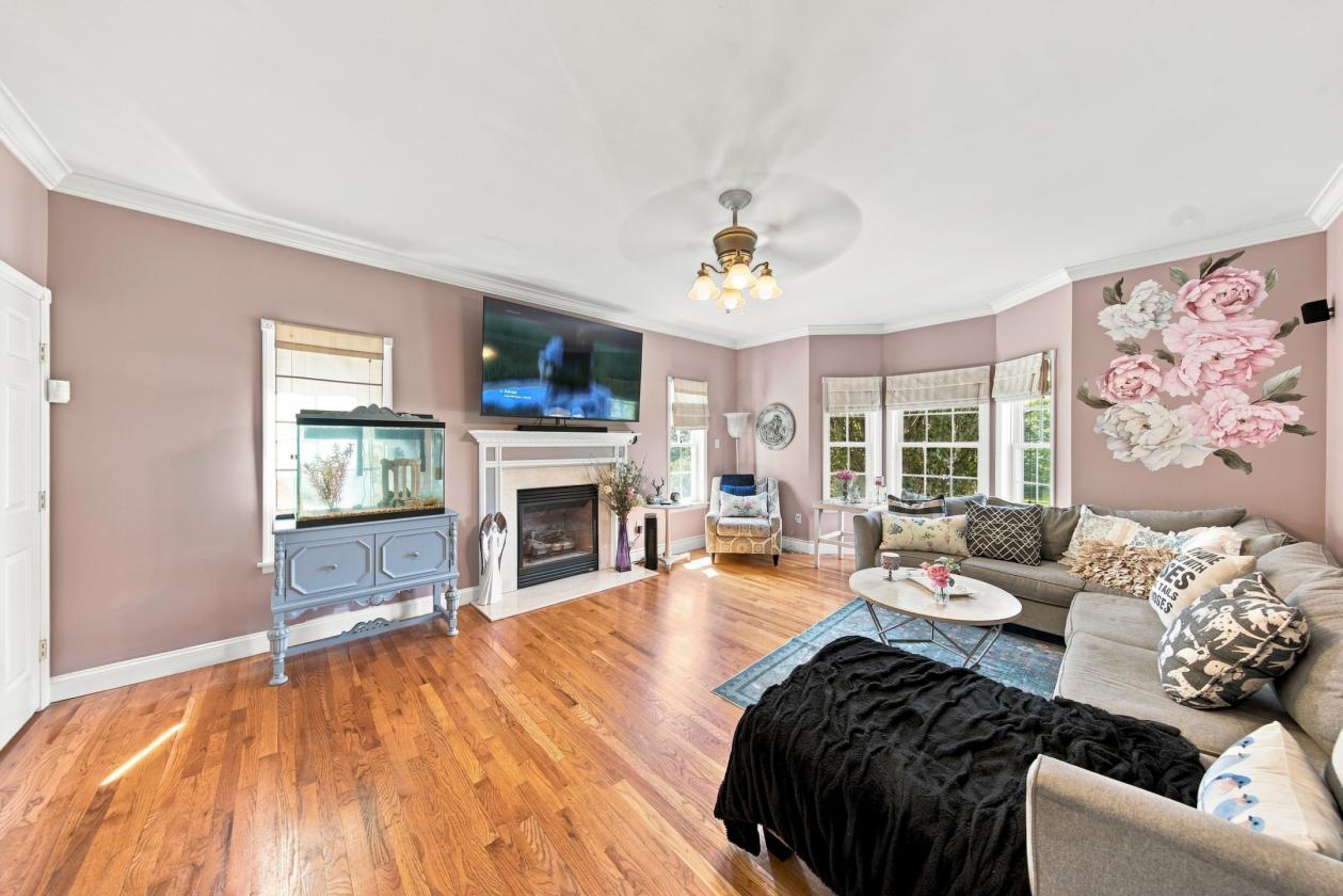 Equestrian Haven: Pool, Barns, Paddocks & More - photo 17
