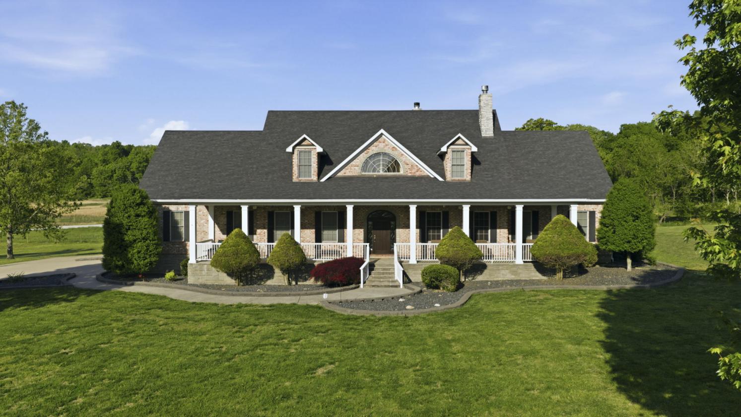 Peaceful Equestrian Estate with Dream Barn - photo 3