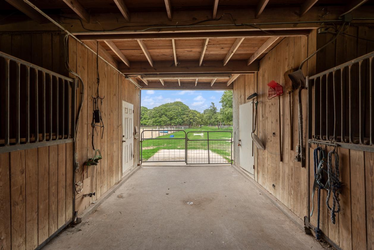 78 Acres, Sandy Loam, Barn, Arena, East of Dallas! - photo 11