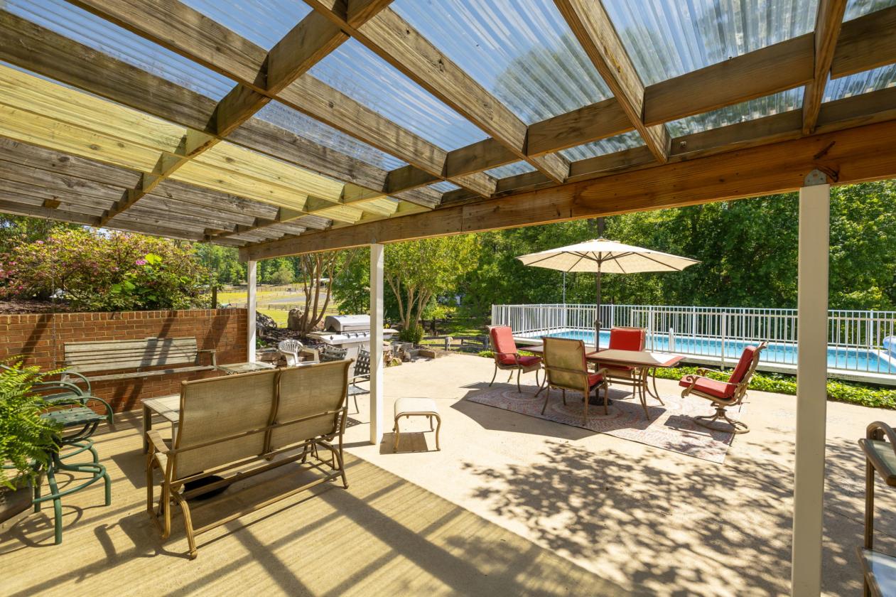 EKG Stables: 36-Acre Turnkey Equestrian Paradise - photo 19