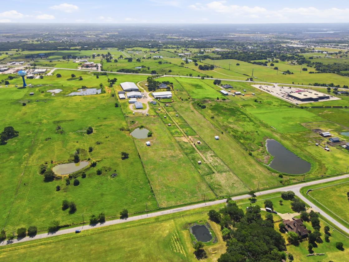 Exceptional Equestrian Estate w/ C-2 Potential! - photo 23