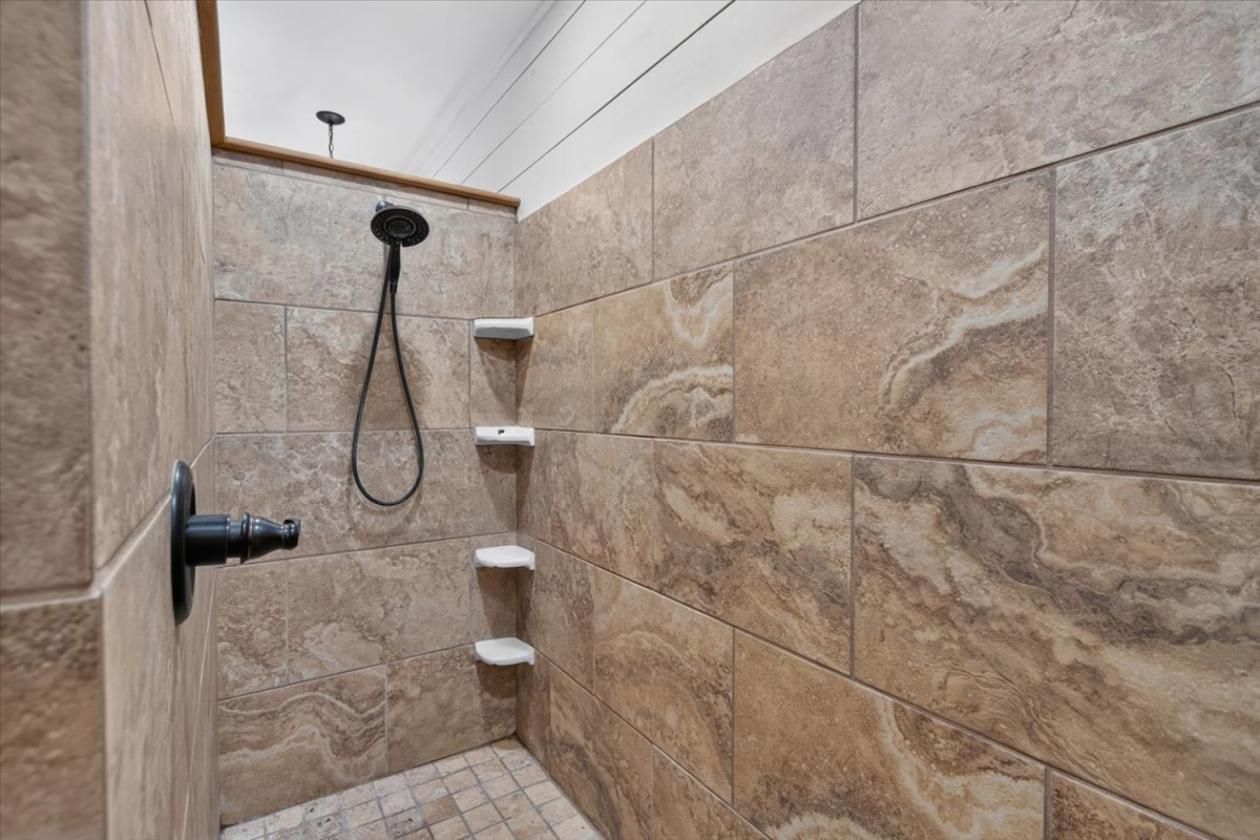 Luxury equestrian estate with 2 guest quarters - photo 23