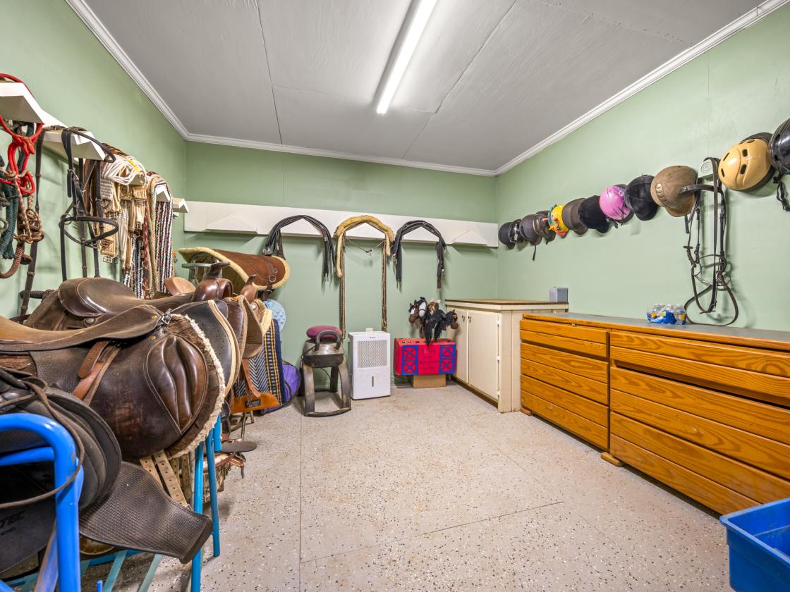 Luxury Horse Farm | 29 Stalls | Indoor Arena - photo 18