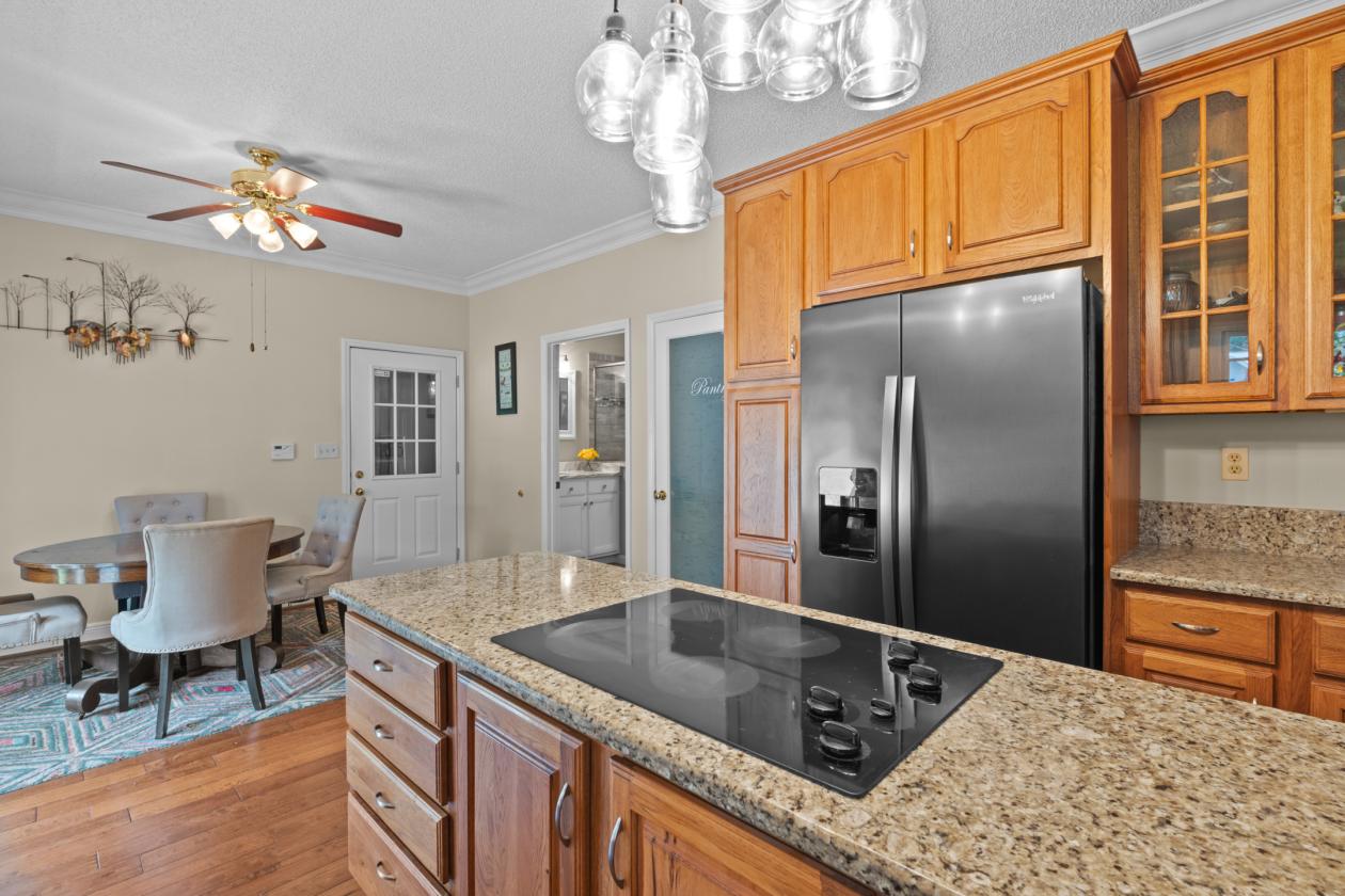 Lakefront Equestrian Estate on 8 Acres - photo 18
