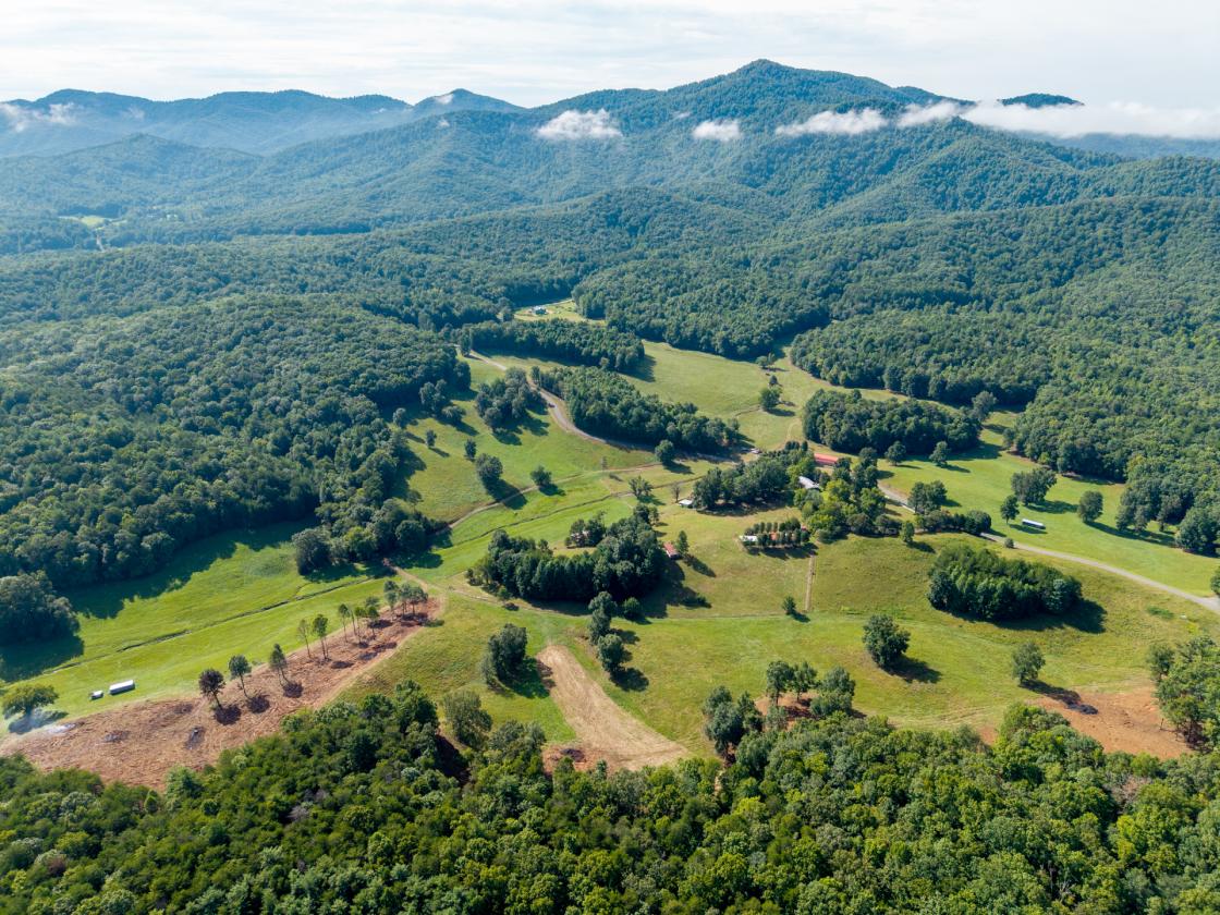 Large Equestrian Estate-Pasture, Mountains, Creeks - photo 1