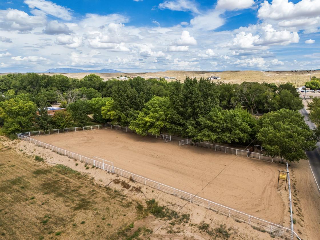 Refined Rural Living with Equestrian Facilities - photo 27