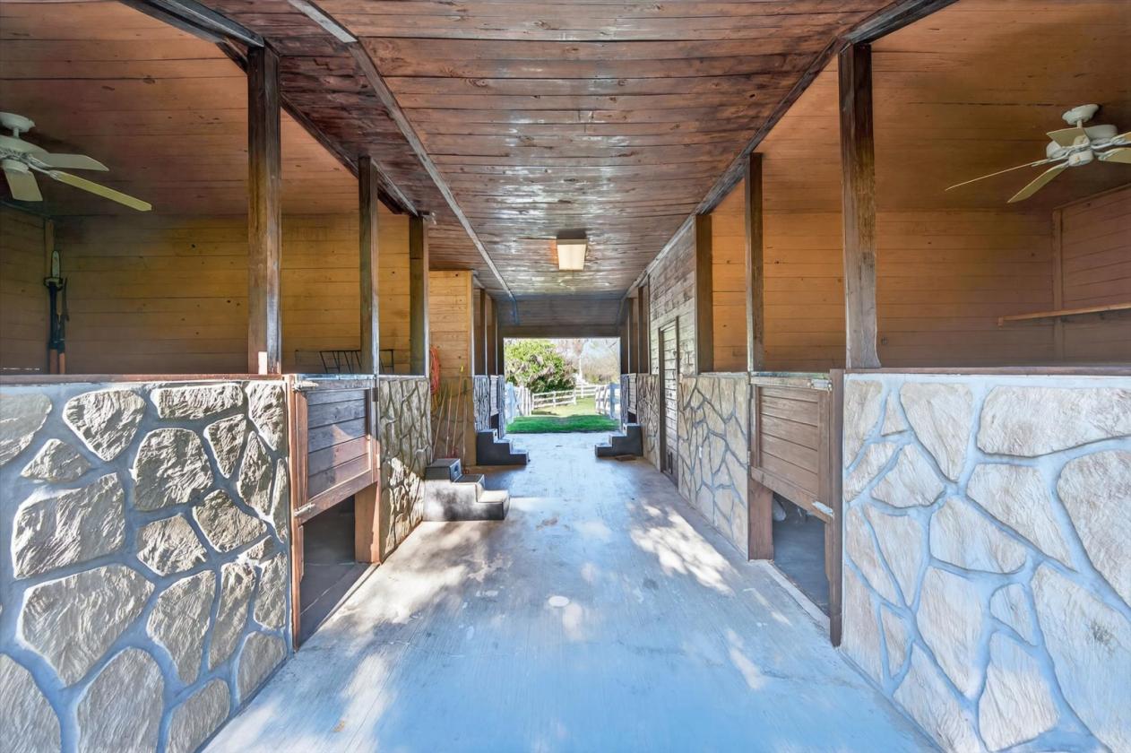 7 Acres • Barn • Pool • Guest House - photo 25