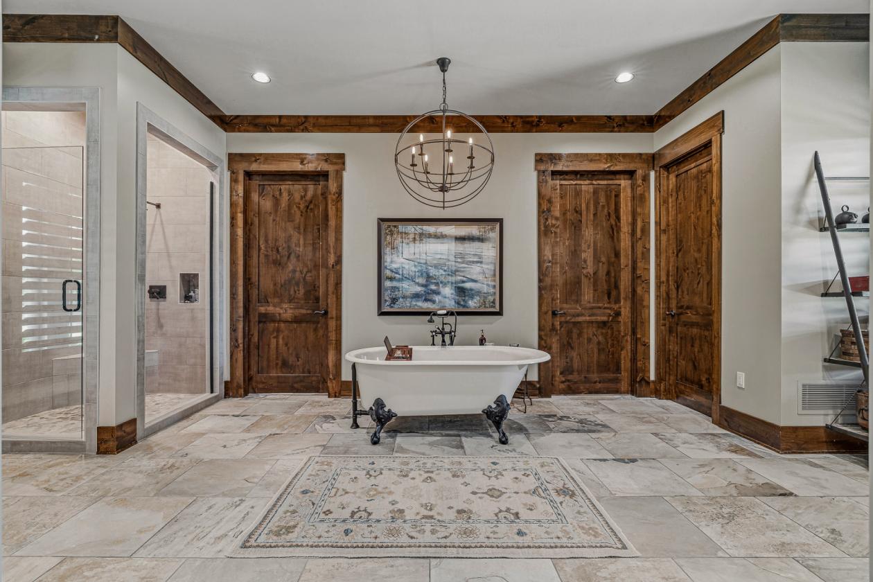Modern Rustic Estate with Lake, Trails & Barn - photo 7