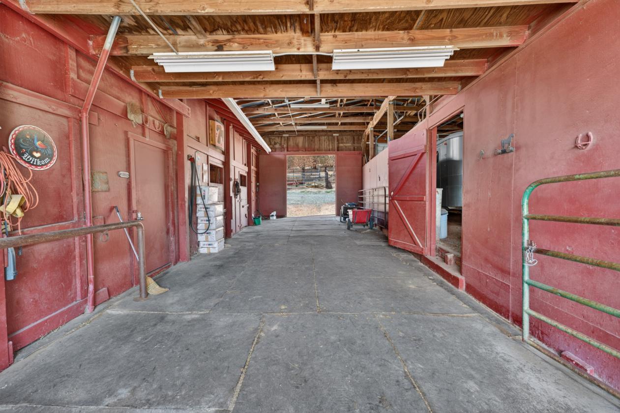 First Time On Market - The Potter Ranch - photo 4