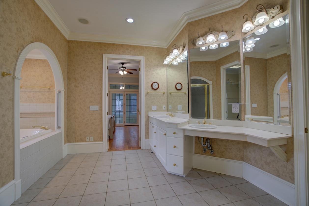 Private 170 Acre Estate With 27 Acre Lake - photo 21