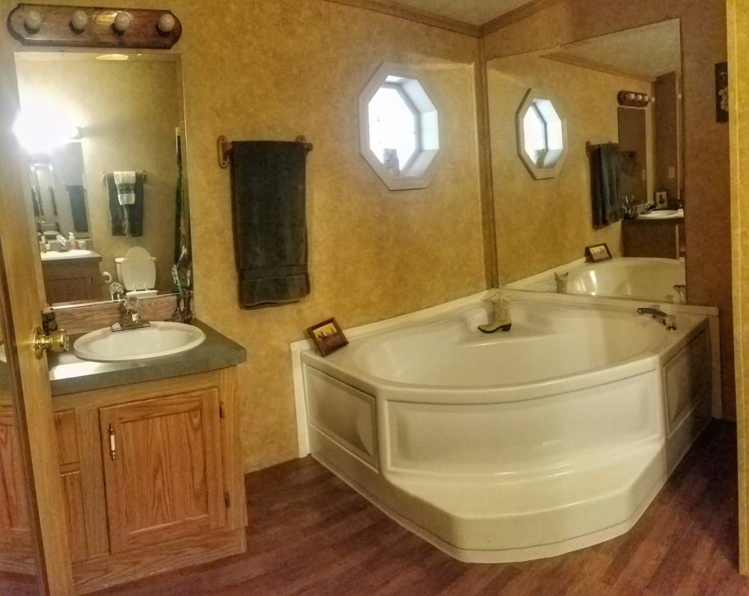 10 acre horse property Affordable in the desirable Lithia area