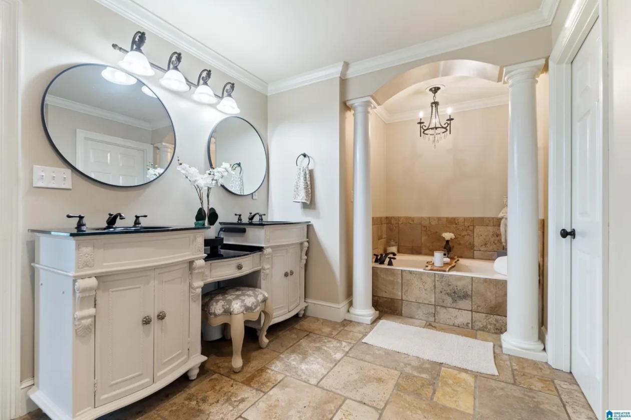 SIGNATURE 14-ACRE ESTATE - photo 19