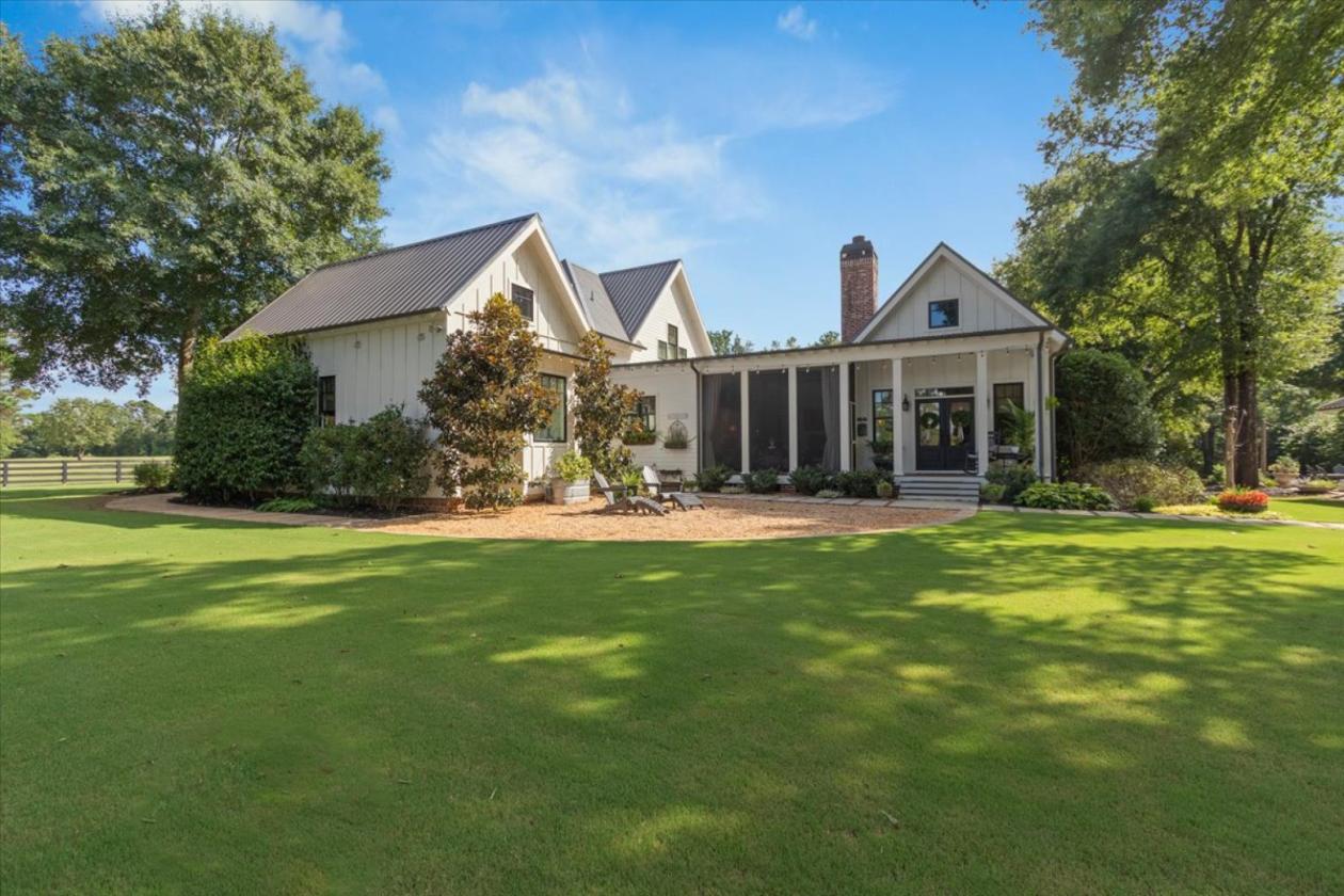 Luxury equestrian estate with 2 guest quarters - photo 9