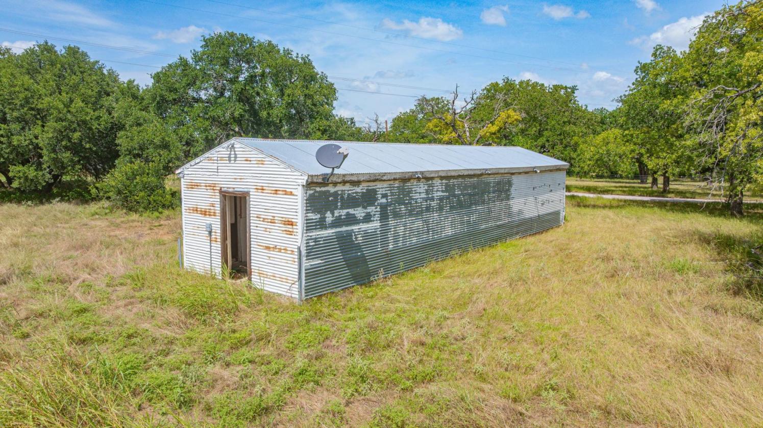 Turnkey Ranch Property With Coastal Fields!! - photo 17