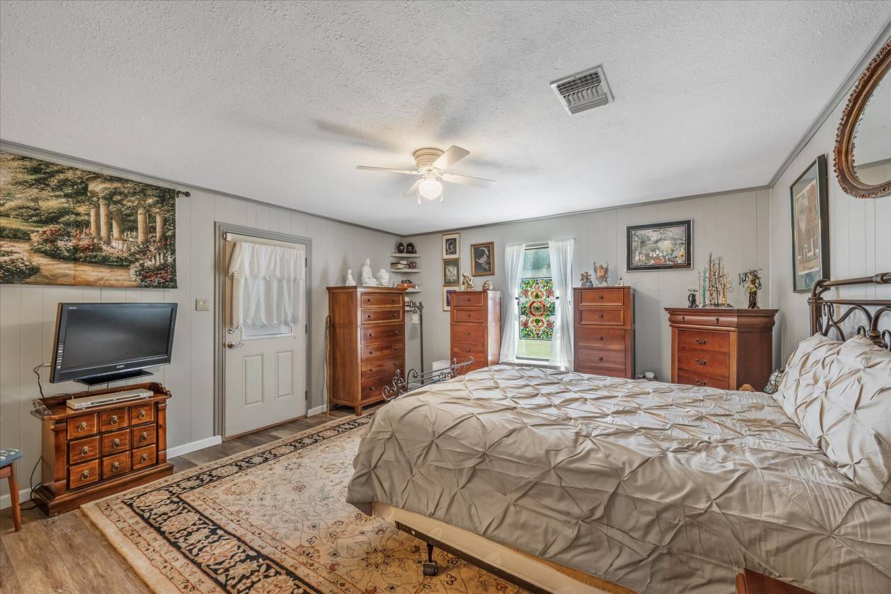 Perfect for the horse lover or homesteader - photo 24