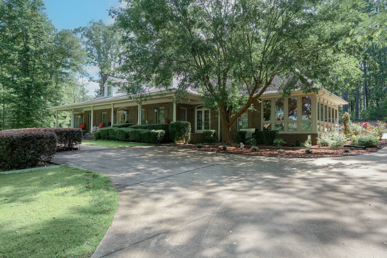 Horse property with several homes - photo 3