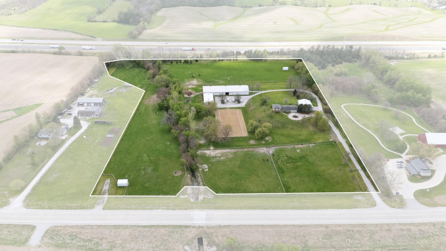 Beautiful Horse Farm with Indoor and Outdoor arena - photo 30