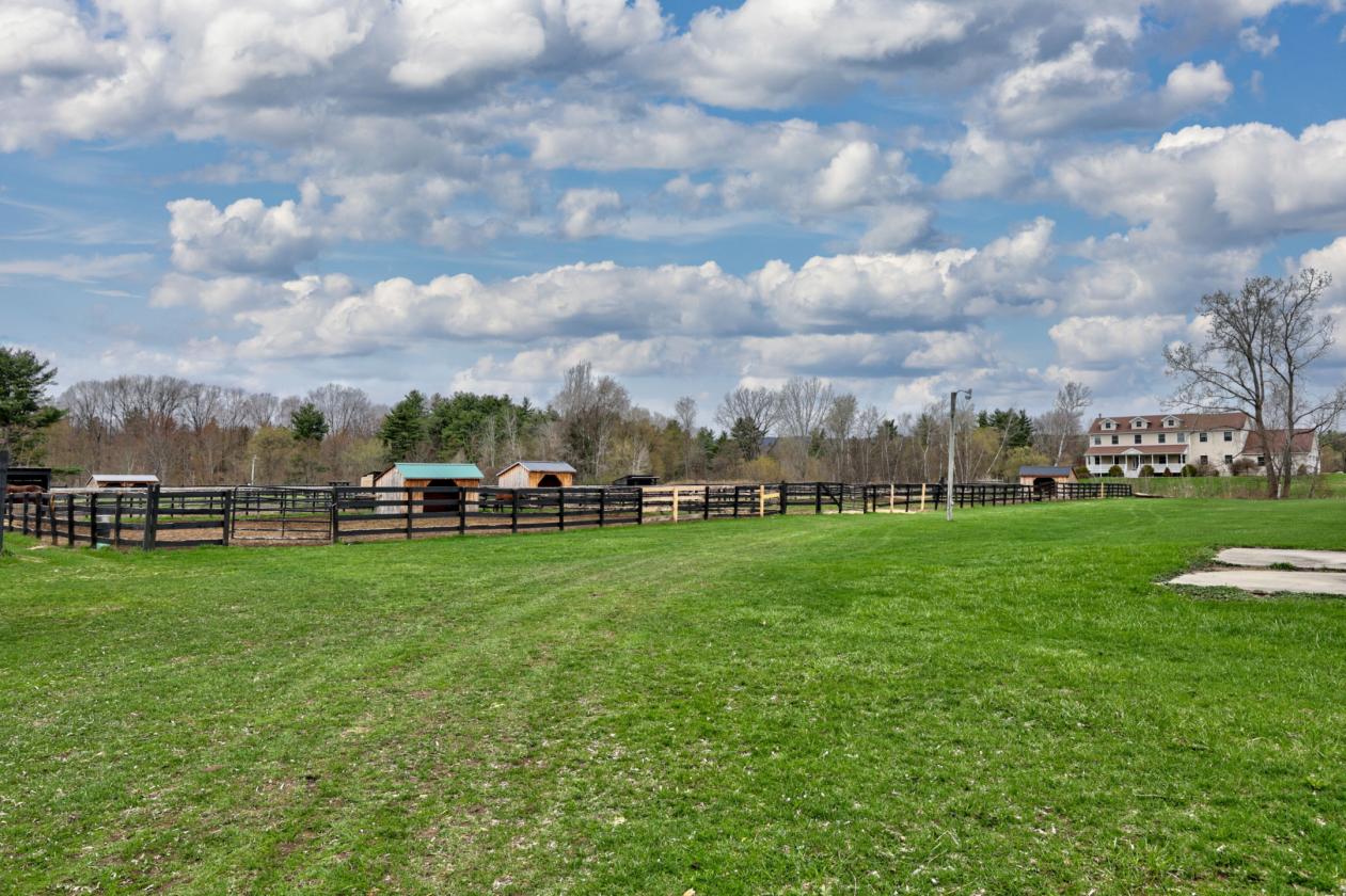 Incredible farm located 10 mins to Saratoga Spring - photo 15
