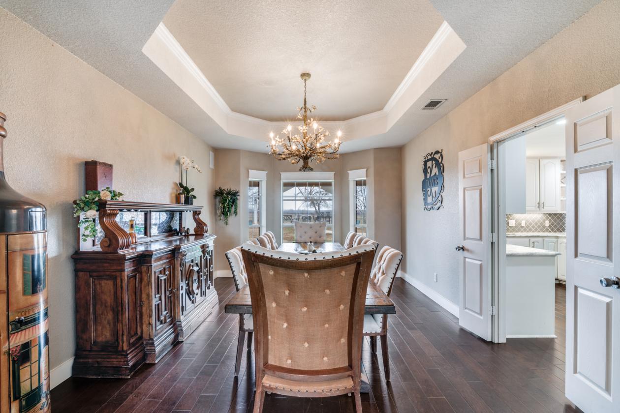 Gorgeous home on 23+ acres, ready for your horses. - photo 6