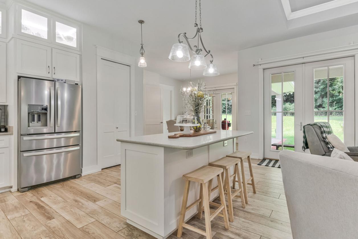 Fully Fenced 6-Acre Farmhouse!!! - photo 9