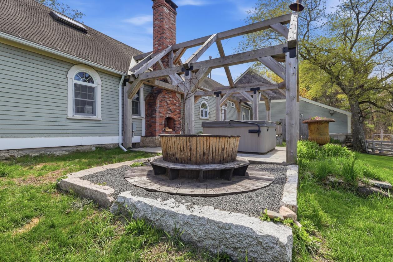 Equestrian Estate with Stunning Antique Farmhouse - photo 12